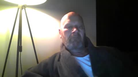 Snapshot of bigmike3339 chatting on March 10, 2025, 5:43 am bigmike3339 online show from March 10, 2025, 5:43 am
