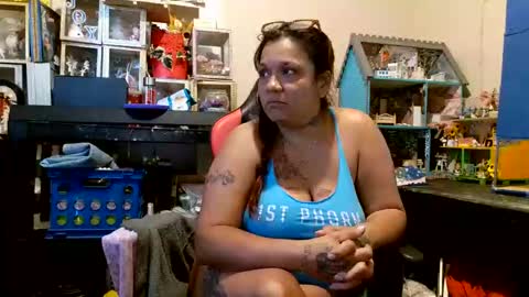 the Mini mami online show from November 3, 2025, 7:26 pm