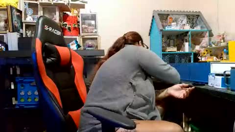 the Mini mami online show from November 5, 2025, 10:59 am