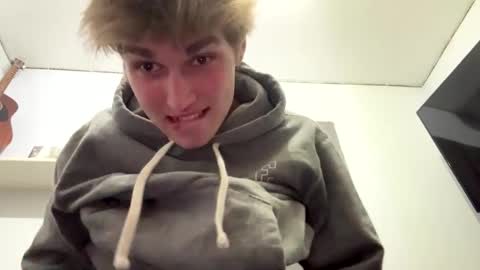 bigskinnyboyshh online show from December 24, 2024, 3:38 am