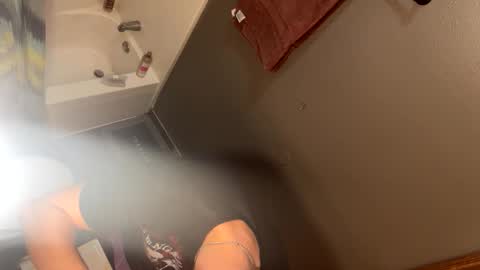 bigskinnyboyshh online show from December 3, 2025, 6:21 am