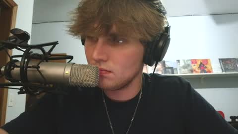 Snapshot of bigskinnyboyshh chatting on July 7, 2026, 10:14 pm bigskinnyboyshh online show from July 7, 2026, 10:14 pm
