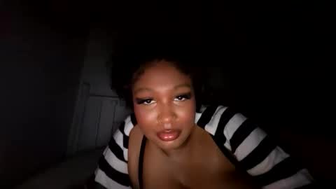 bigtittienyx online show from November 12, 2025, 7:31 am