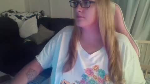 Snapshot of bigtittyboatboo chatting on October 8, 2025, 12:41 am Mountain Mama online show from October 8, 2025, 12:41 am