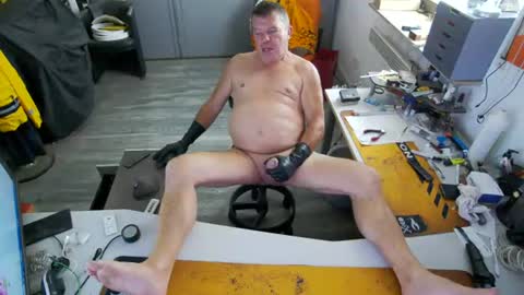 bilutz777 online show from July 7, 2026, 12:20 pm