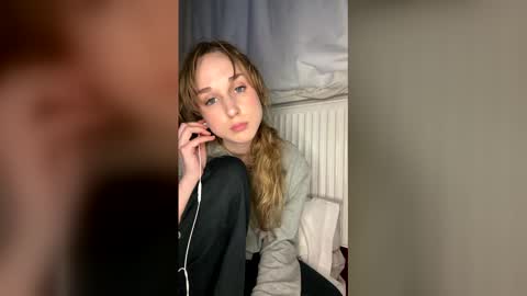 Snapshot of bimboiiii chatting on March 24, 2026, 6:35 pm bimboiiii online show from March 24, 2026, 6:35 pm