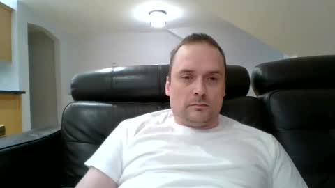 Snapshot of bird8888 chatting on October 8, 2025, 8:17 pm bird8888 online show from October 8, 2025, 8:17 pm