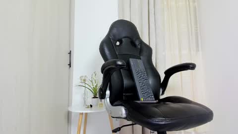 Biscuit oliva online show from March 1, 2026, 3:58 pm