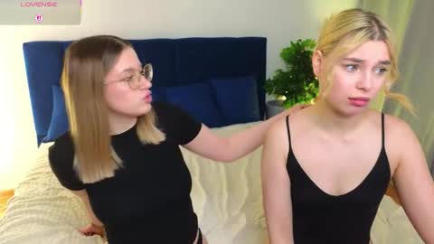 Julia online show from December 1, 2025, 2:22 pm