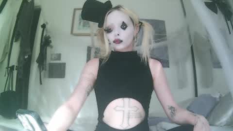 Snapshot of bl0odsyring3 chatting on October 30, 2025, 9:04 pm vampire fang online show from October 30, 2025, 9:04 pm