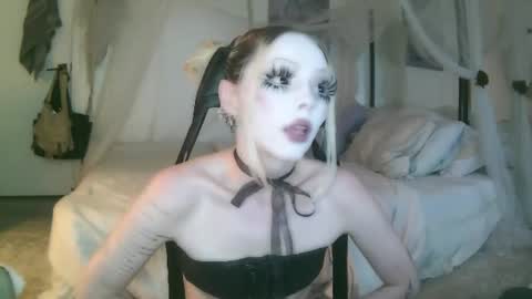 vampire fang  online show from June 14, 2026, 2:46 am