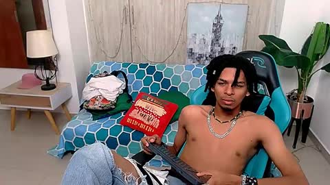 Snapshot of black_dreadlocks chatting on December 3, 2024, 11:55 am Black online show from December 3, 2024, 11:55 am