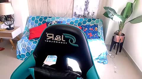 Snapshot of black_dreadlocks chatting on December 3, 2024, 6:38 pm Black online show from December 3, 2024, 6:38 pm