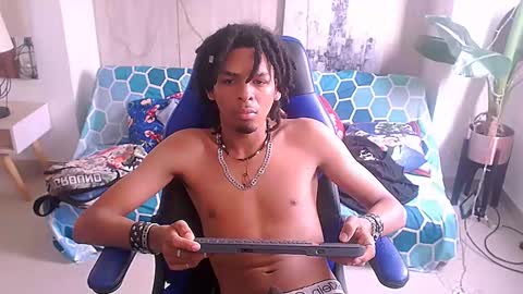 Snapshot of black_dreadlocks chatting on December 4, 2024, 2:37 pm Black online show from December 4, 2024, 2:37 pm