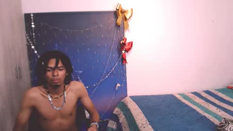 Snapshot of black_dreadlocks chatting on December 7, 2024, 7:10 pm Black online show from December 7, 2024, 7:10 pm