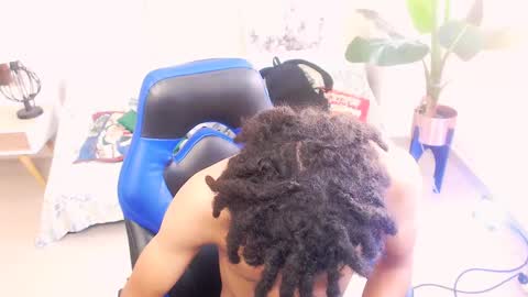 Snapshot of black_dreadlocks chatting on December 12, 2024, 12:33 pm Black online show from December 12, 2024, 12:33 pm