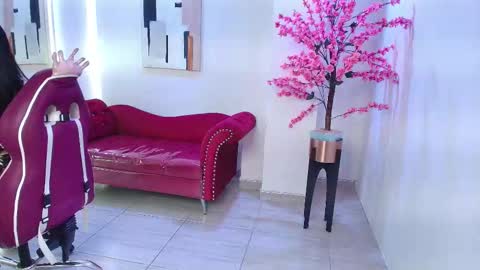 Rousse  online show from November 4, 2025, 3:27 am