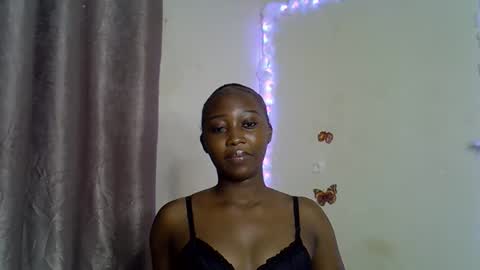 Snapshot of black_rosey chatting on November 29, 2025, 2:20 pm veraa online show from November 29, 2025, 2:20 pm