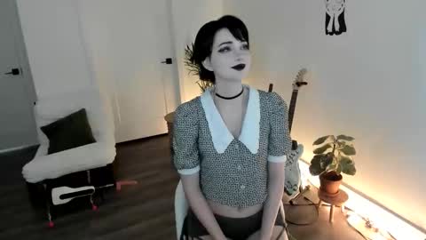 Ella online show from October 16, 2025, 3:35 pm