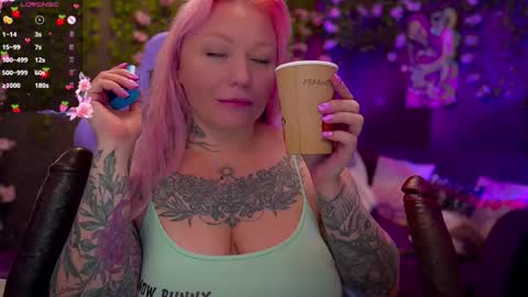 Snapshot of blackedbarbie chatting on October 17, 2025, 12:52 pm Alice online show from October 17, 2025, 12:52 pm