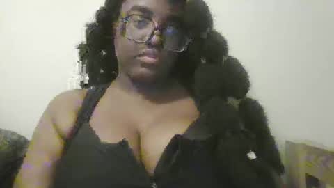 blackqueennie online show from November 18, 2025, 3:23 am