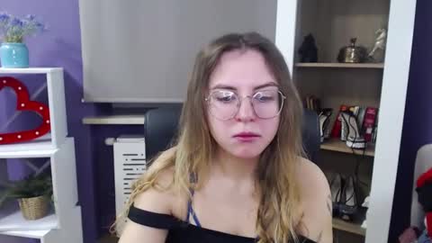 Snapshot of blackrosezoey chatting on December 2, 2024, 5:37 am Z O E Y online show from December 2, 2024, 5:37 am