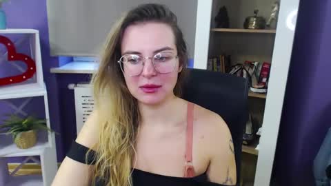 Snapshot of blackrosezoey chatting on December 12, 2024, 9:08 am Z O E Y online show from December 12, 2024, 9:08 am