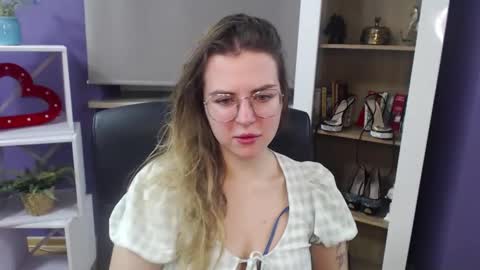 Snapshot of blackrosezoey chatting on January 7, 2025, 5:22 am Z O E Y online show from January 7, 2025, 5:22 am