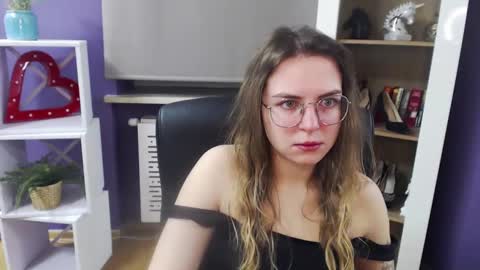 Snapshot of blackrosezoey chatting on February 12, 2025, 5:37 am Z O E Y online show from February 12, 2025, 5:37 am