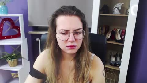 Snapshot of blackrosezoey chatting on February 13, 2025, 5:16 am Z O E Y online show from February 13, 2025, 5:16 am
