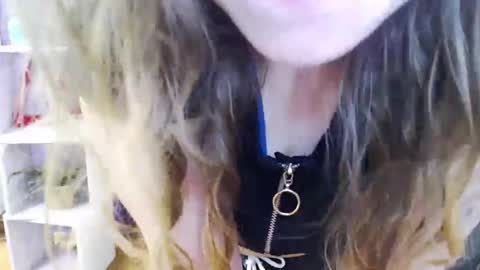 Snapshot of blackrosezoey chatting on March 7, 2025, 5:29 am Z O E Y online show from March 7, 2025, 5:29 am