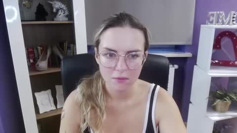 Snapshot of blackrosezoey chatting on September 12, 2025, 4:23 am Z O E Y online show from September 12, 2025, 4:23 am