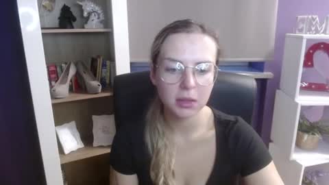 Snapshot of blackrosezoey chatting on September 15, 2025, 4:23 am Z O E Y online show from September 15, 2025, 4:23 am