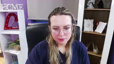 Z O E Y online show from December 17, 2025, 7:03 am