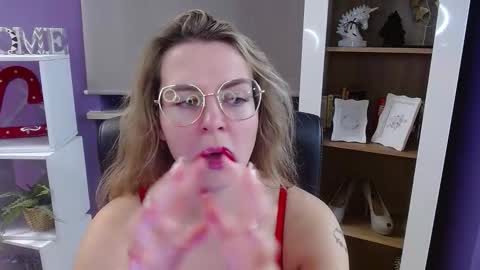 Z O E Y online show from December 19, 2025, 5:36 am