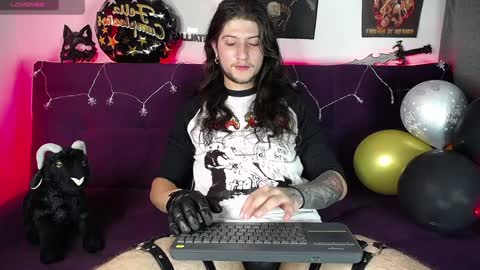 Snapshot of blackwolf_6 chatting on December 17, 2024, 11:16 pm Dave online show from December 17, 2024, 11:16 pm