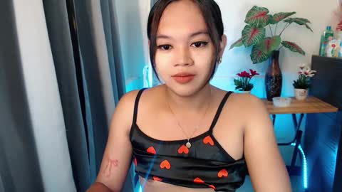 sweetyluna online show from April 8, 2026, 5:18 am