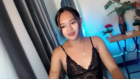 sweetyluna online show from April 13, 2026, 4:23 pm