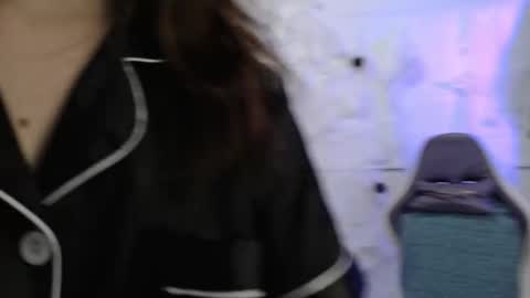   online show from October 15, 2025, 1:55 pm