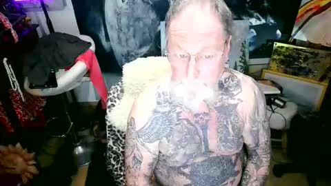 Snapshot of blindsurfer780299 chatting on October 12, 2025, 5:06 am blindsurfer780299 online show from October 12, 2025, 5:06 am