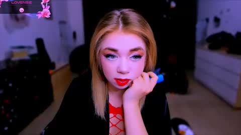 Nicole online show from November 11, 2025, 10:37 am