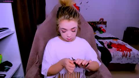 Nicole online show from December 14, 2025, 6:19 am