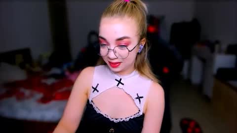 Nicole online show from March 11, 2026, 7:03 am