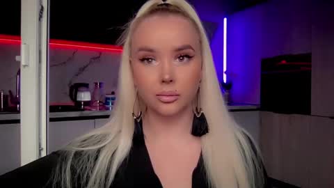 Snapshot of blond_diamond chatting on December 26, 2024, 4:21 am Lana online show from December 26, 2024, 4:21 am