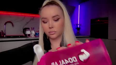 Snapshot of blond_diamond chatting on January 9, 2025, 2:01 am Lana online show from January 9, 2025, 2:01 am
