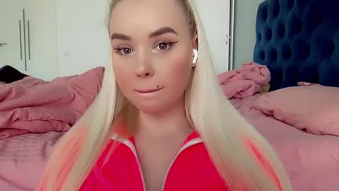 Snapshot of blond_diamond chatting on January 11, 2025, 9:57 am Lana online show from January 11, 2025, 9:57 am