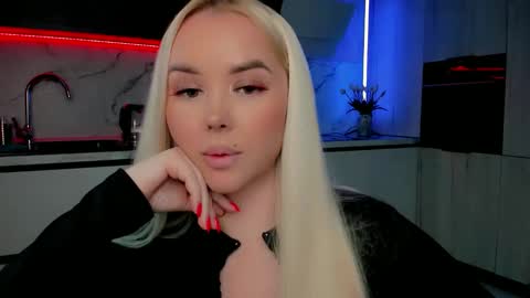Snapshot of blond_diamond chatting on January 13, 2025, 6:38 am Lana online show from January 13, 2025, 6:38 am