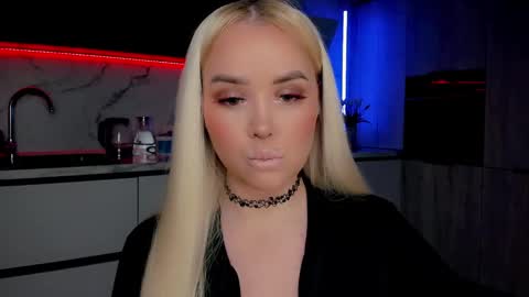 Snapshot of blond_diamond chatting on January 15, 2025, 3:54 am Lana online show from January 15, 2025, 3:54 am