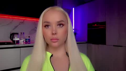 Snapshot of blond_diamond chatting on January 18, 2025, 6:24 am Lana online show from January 18, 2025, 6:24 am
