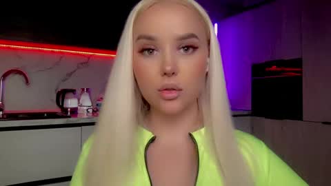 Snapshot of blond_diamond chatting on January 19, 2025, 6:53 am Lana online show from January 19, 2025, 6:53 am
